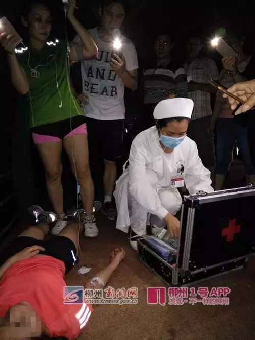 女生夜跑时遭大叔搭讪开黄腔，社会舆论呼吁加强夜间女性安全